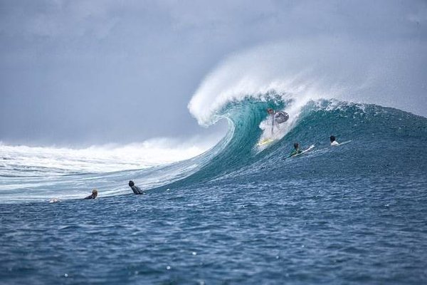Où Surfer en Normandie : Guide des Meilleurs Spots de la Côte Normande