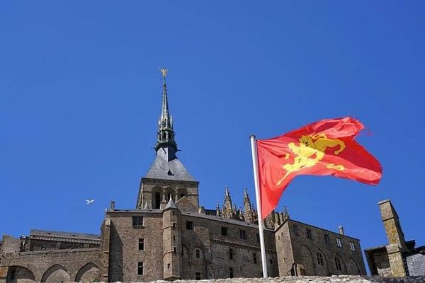 Découverte des joyaux médiévaux : le top des châteaux à visiter en Normandie